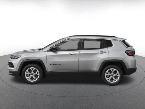 Used 2025 Jeep Compass Limited AWD/4WD image 3