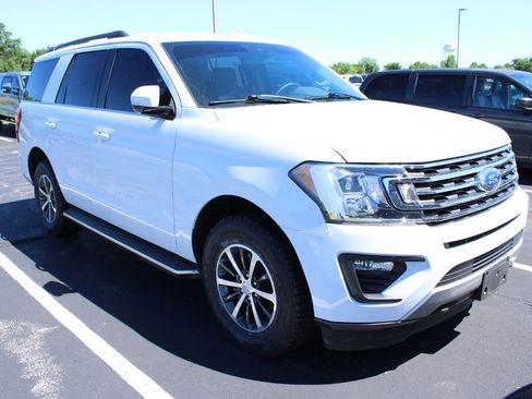 Used 2020 Ford Expedition XLT w/ Equipment Group 202A AWD/4WD image 2