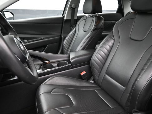 Certified 2024 Hyundai Elantra Limited image 11