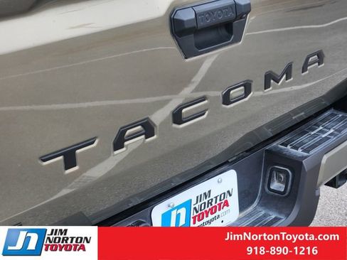 Used 2025 Toyota Tacoma TRD Sport image 12