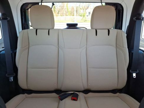 Used 2020 Jeep Wrangler Sport image 13