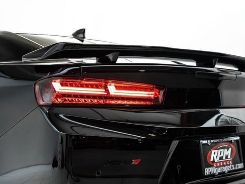 Used 2018 Chevrolet Camaro ZL1 RWD image 11