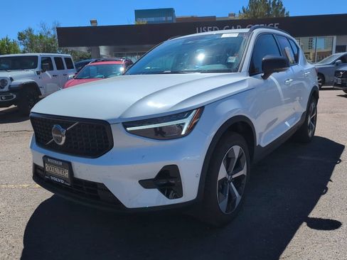 Used 2026 Volvo XC40 B5 Plus AWD/4WD image 3