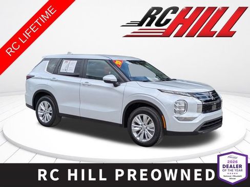 Used 2025 Mitsubishi Outlander ES FWD image 1