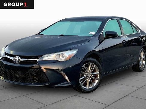 Used 2017 Toyota Camry SE FWD image 1