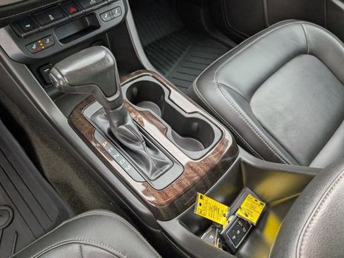 Used 2015 GMC Canyon SLT image 16