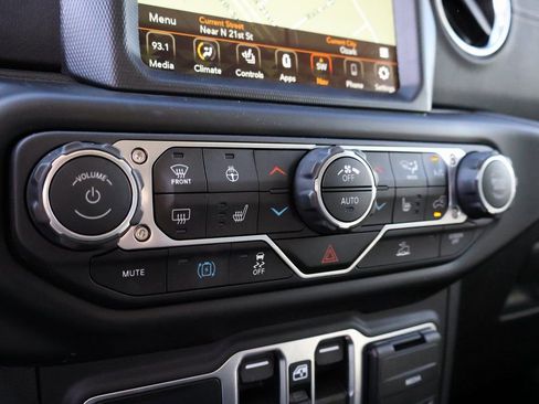 Used 2023 Jeep Wrangler Unlimited Sahara w/ Cold Weather Group image 36