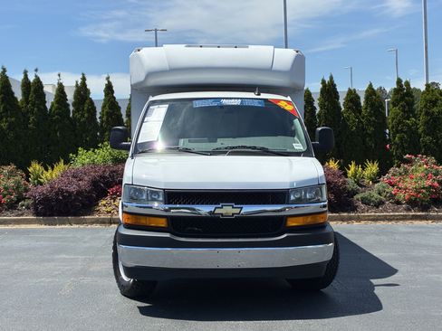 Used 2025 Chevrolet Express 3500 w/ Power Convenience Package RWD image 5