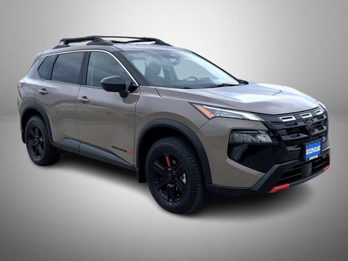 Certified 2025 Nissan Rogue SV AWD/4WD image 3