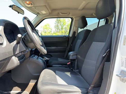 Used 2014 Jeep Patriot Latitude image 2