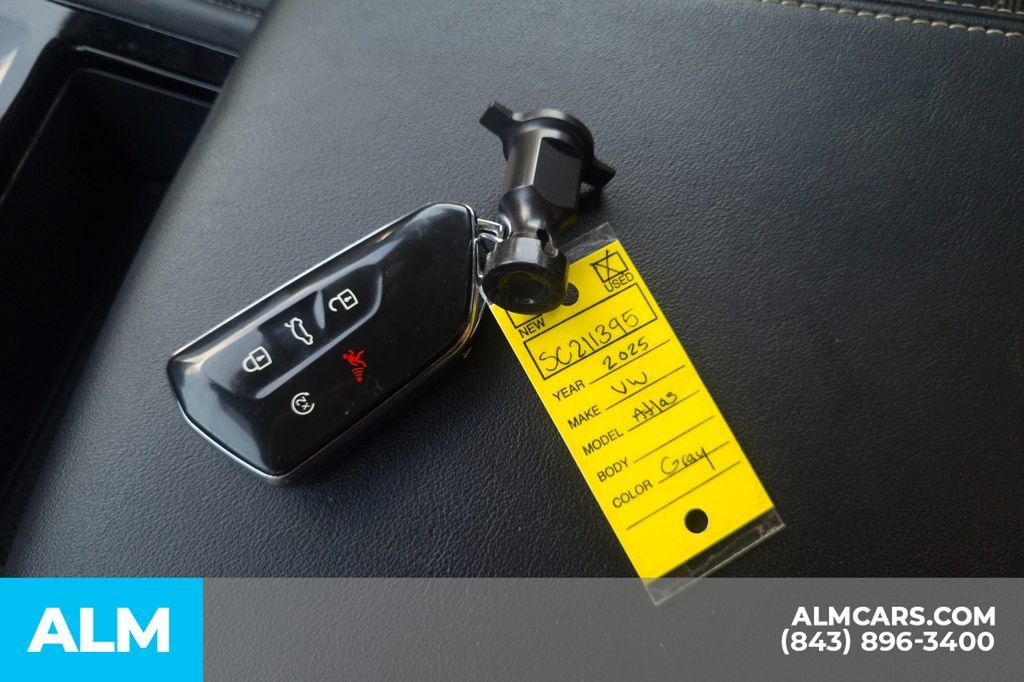 Used 2025 Volkswagen Atlas Cross Sport SE FWD image 15