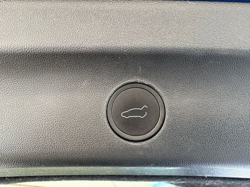 Used 2023 Tesla Model Y Performance image 7