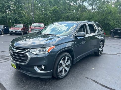 Used 2019 Chevrolet Traverse LT w/ LT Premium Package FWD image 3