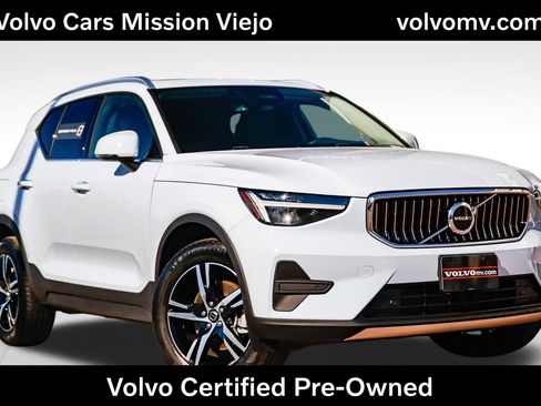 Used 2025 Volvo XC40 B5 Core AWD/4WD image 1