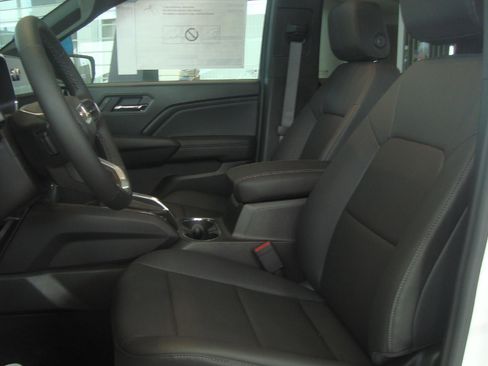 New 2025 GMC Canyon Elevation w/ Convenience Package image 5