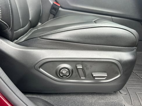 Used 2024 Jeep Grand Cherokee Limited w/ Luxury Tech Group II image 23