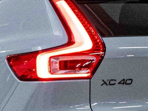 New 2026 Volvo XC40 B5 Ultra w/ Protection Package Premier AWD/4WD image 5