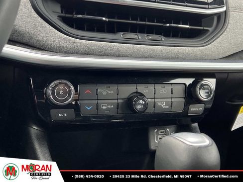 Used 2024 Jeep Compass Latitude AWD/4WD image 21