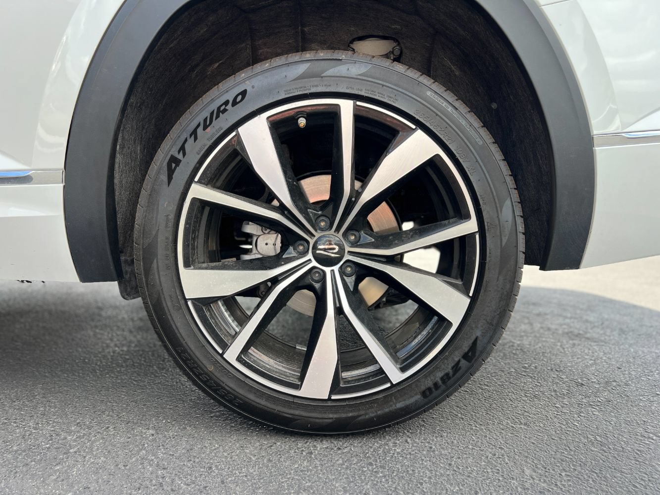 Used 2024 Volkswagen Atlas SEL Premium R-Line AWD/4WD image 35