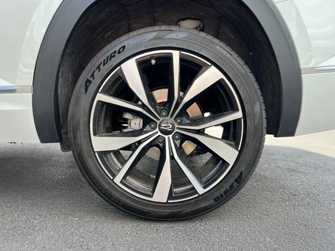 Used 2024 Volkswagen Atlas SEL Premium R-Line AWD/4WD image 35