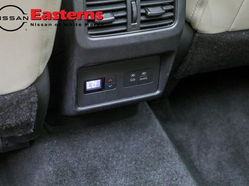 Used 2023 Nissan Rogue SL w/ SL Premium Package image 25