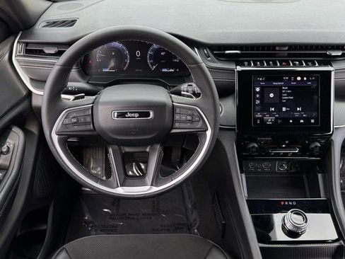 Used 2024 Jeep Grand Cherokee L Altitude image 13
