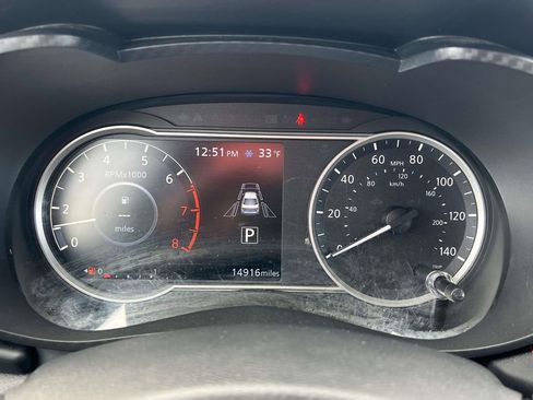 Certified 2025 Nissan Versa SR image 25