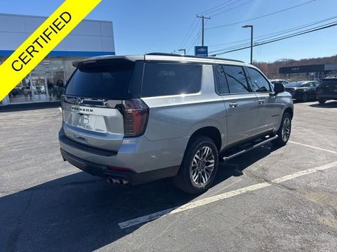 Used 2025 Chevrolet Suburban Z71 AWD/4WD image 7
