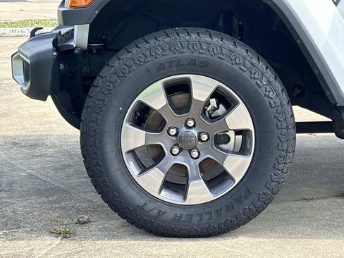 Used 2020 Jeep Wrangler Unlimited Sahara AWD/4WD image 10