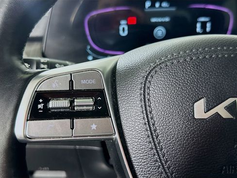 Used 2024 Kia Telluride EX w/ EX Captain's Chair Package image 23