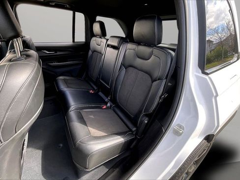 Certified 2023 Jeep Grand Cherokee Altitude image 23