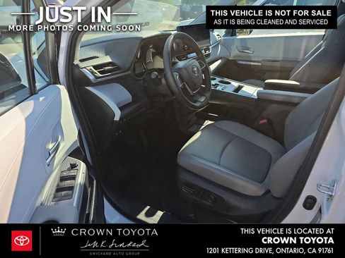 Used 2026 Toyota Sienna XLE FWD image 3