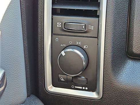 Used 2021 RAM 1500 Classic SLT image 23