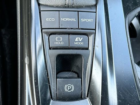Used 2025 Toyota Camry LE FWD image 33