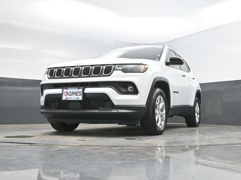 Used 2024 Jeep Compass Latitude AWD/4WD image 35