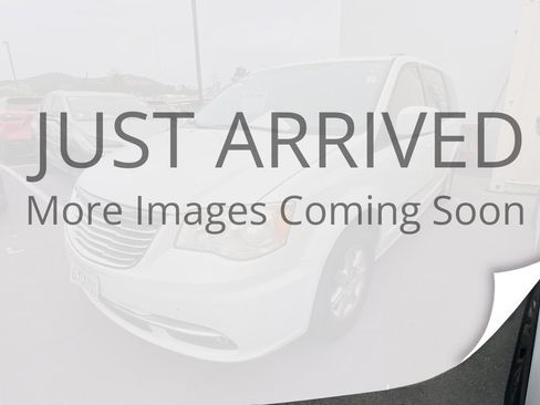Used 2013 Chrysler Town & Country Touring FWD image 3