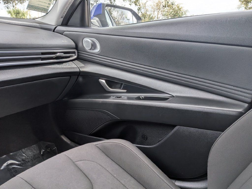Used 2023 Hyundai Elantra SEL w/ Convenience Package FWD image 14