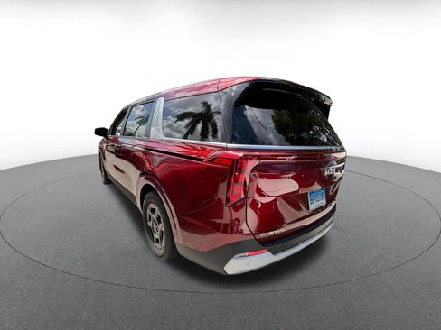 Used 2026 Kia Carnival FWD image 4