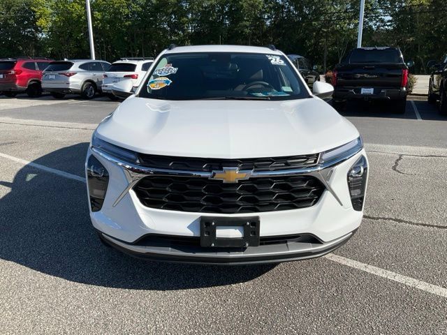 Certified 2026 Chevrolet Trax LT FWD image 2