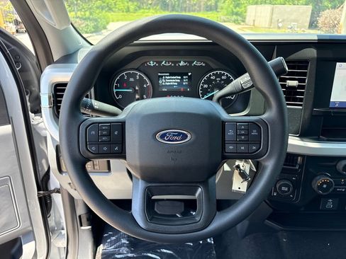 New 2026 Ford F250 4x4 Crew Cab Super Duty image 17