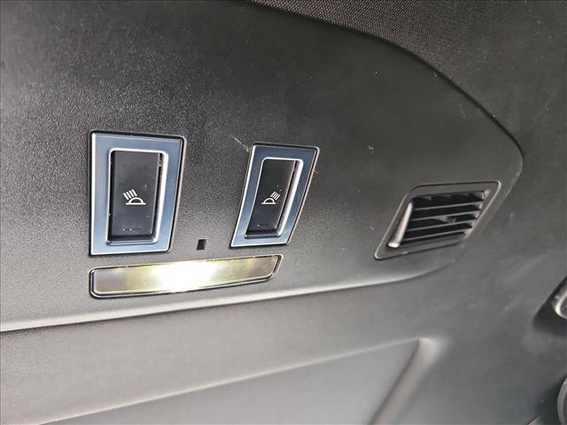 Used 2018 Land Rover Discovery HSE AWD/4WD image 18