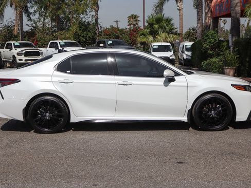 Used 2021 Toyota Camry XSE FWD image 9