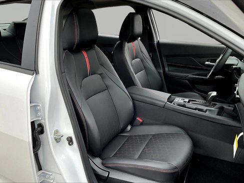New 2026 Nissan Sentra SR FWD image 19