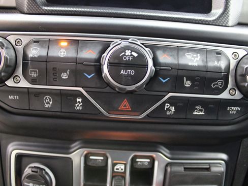 Used 2020 Jeep Gladiator Overland image 39