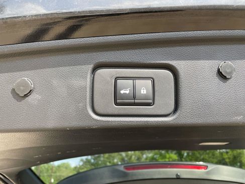 Used 2025 Nissan Pathfinder SV FWD image 38