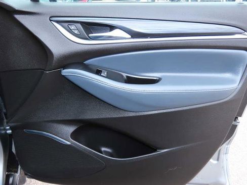 Used 2023 Buick Enclave Essence image 22