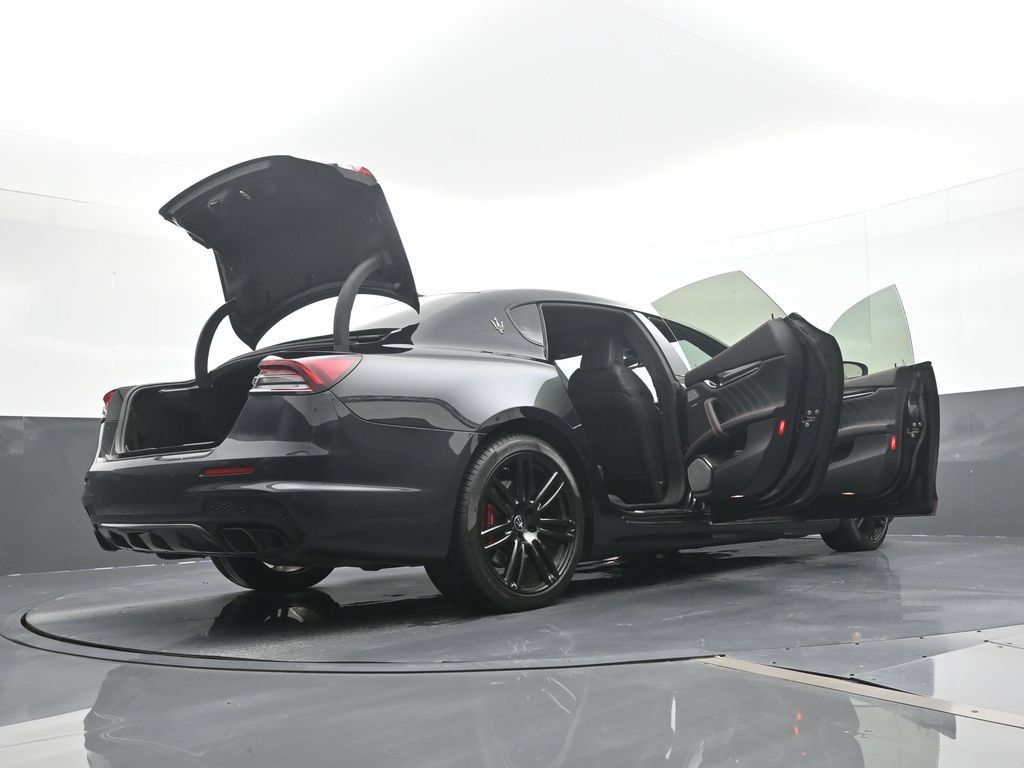 Used 2022 Maserati Quattroporte Trofeo RWD image 23