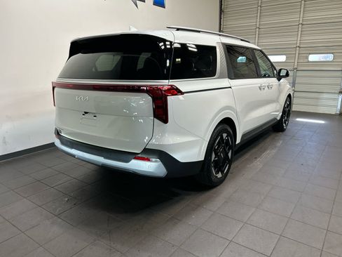 Used 2025 Kia Carnival EX FWD image 3