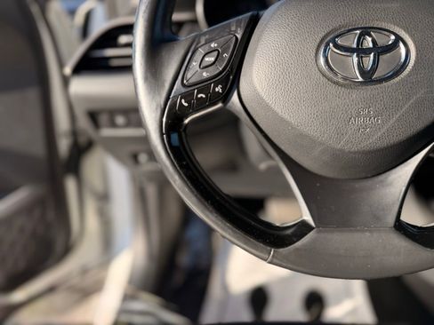 Used 2019 Toyota C-HR XLE image 17