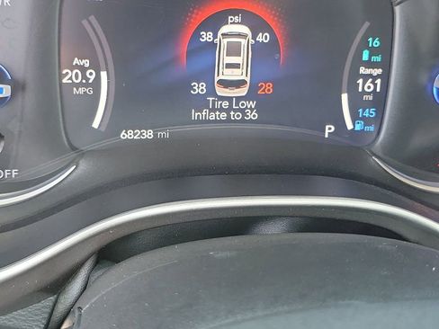 Certified 2024 Chrysler Pacifica Limited FWD image 6